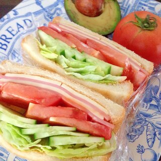 ハムとチーズと野菜のサンドイッチ☆沼サン
